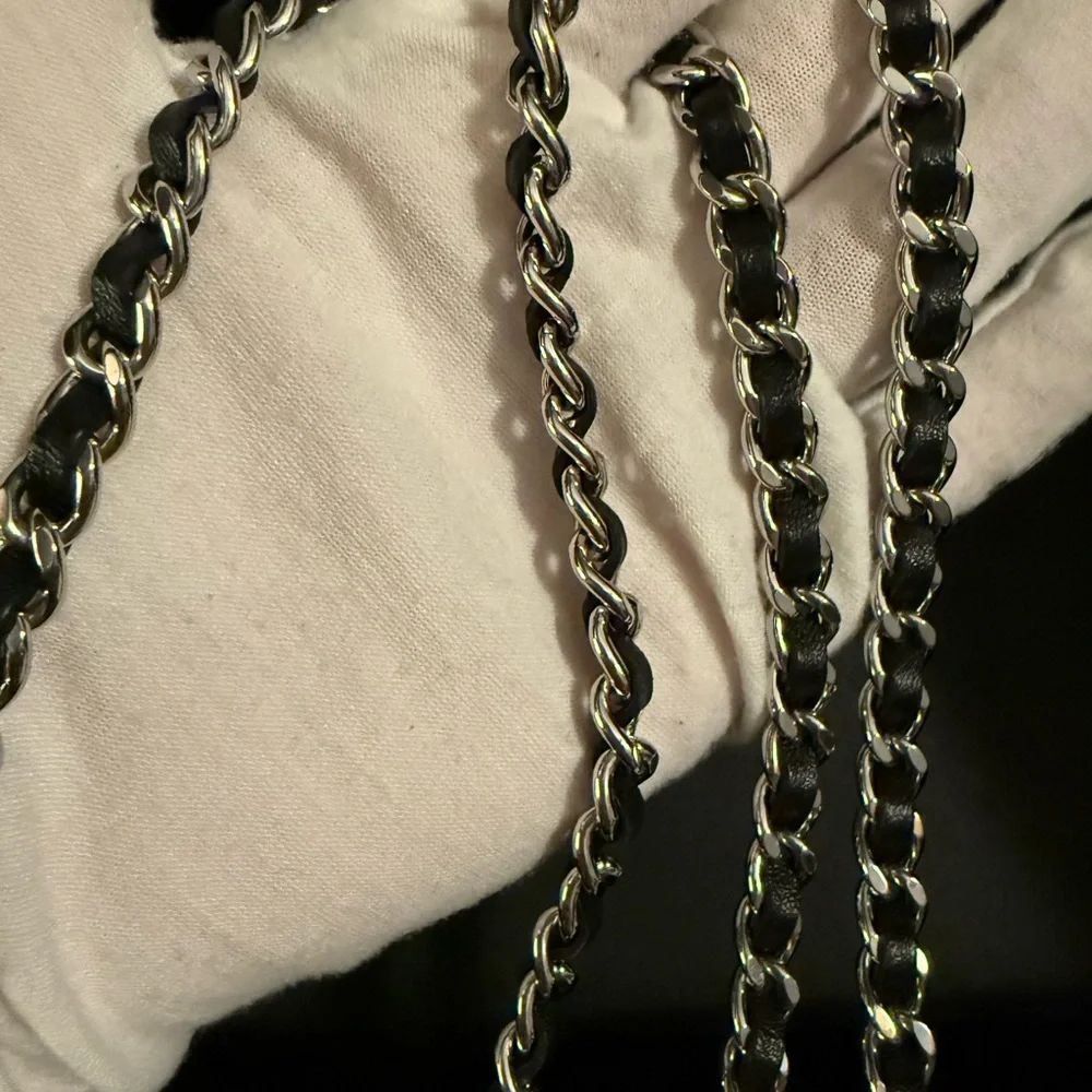 🔥RARE!! CHANEL•24C Star CC Lambskin Quilted Wallet On Chain - Picture 6 of 16